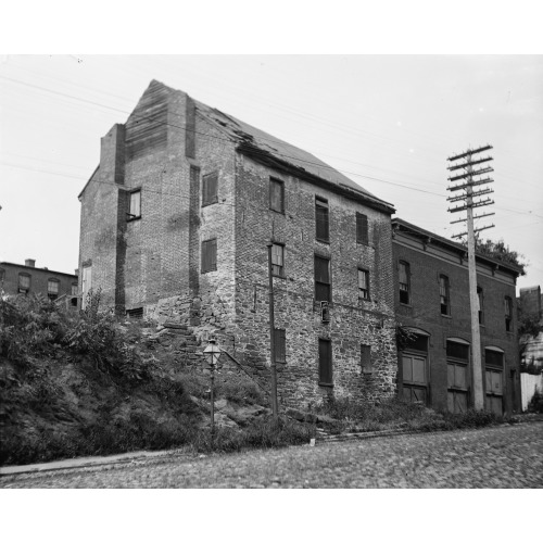 Old House, 32nd St., NW, Washington, D.C., circa 1918