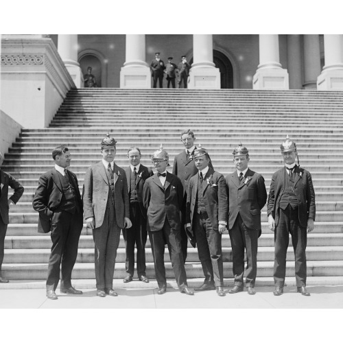 Liberty Loan Committee, Vice Pres. Marshall In Center