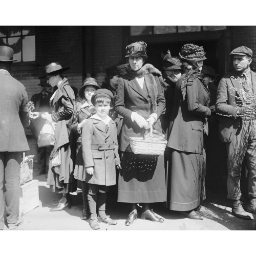 Mrs. Houston & Children In Market