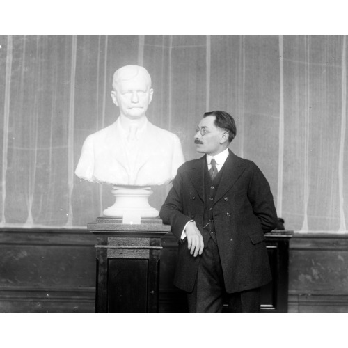Moses Wainer Dykaar & Bust Of Marshall, 1920