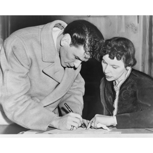 Frank Sinatra Signs His Induction Papers, 1943