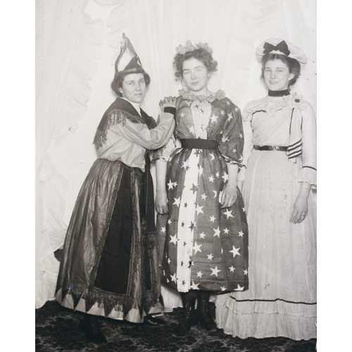 Carrie Kayler, Belle Kayler, And Clo Barnes, December 31, 1900