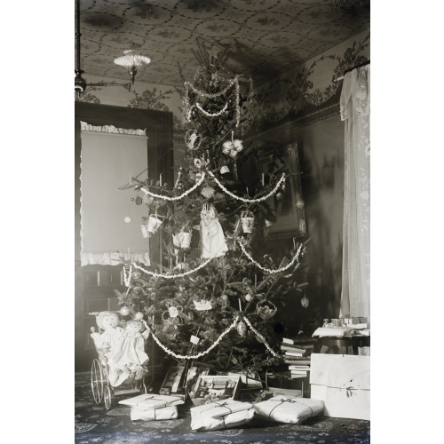 Christmas Tree In The Wright Home, 7 Hawthorn Street, Dayton, Ohio, 1900