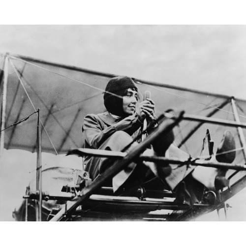 Aviator Helene Dutrieu, 1911