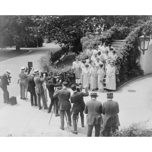 Mrs. Harding And Wives Of The Philippine Commissioners Whom She Entertained Today, Being Filmed...