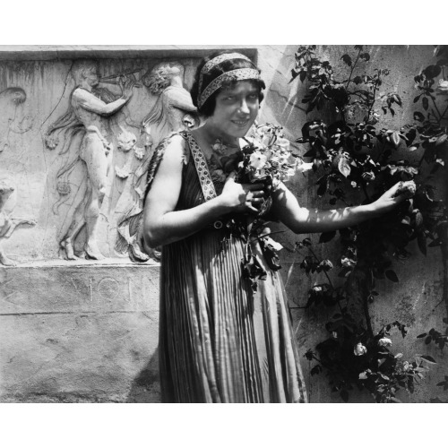 Silent Film, Last Days Of Pompeii, Woman Clutching Flowers