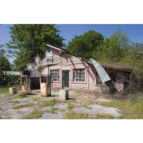 Abandoned Gas Station, Selma, Alabama, 2006