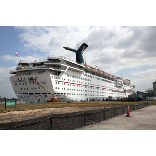 Large Cruise Ship Picks Up Passengers Downtown Mobile, Alabama