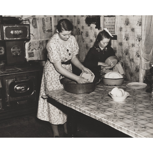 Fowler (Vicinity), Ind. The Two Oldest Daughters Of Tip Estes Hired Man Are Washing Dishes After...