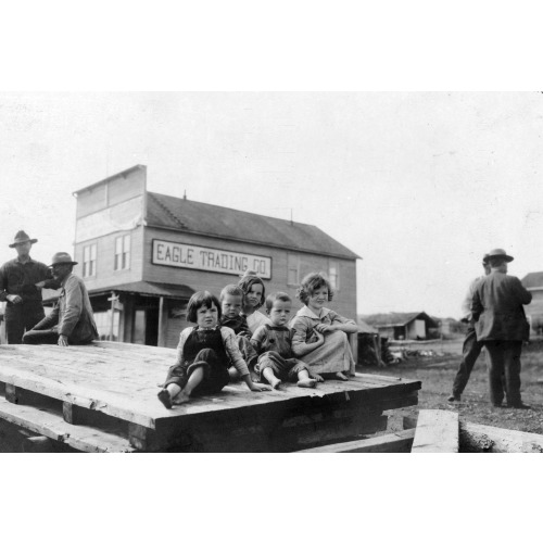 Children Outside Eagle Trading Company, circa 1900