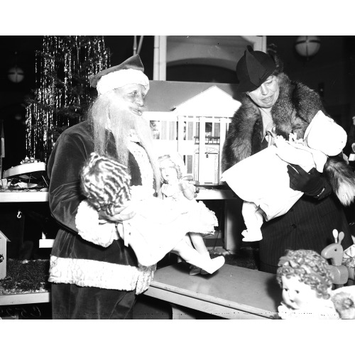 Mrs. Roosevelt Christmas Shopping, 1935
